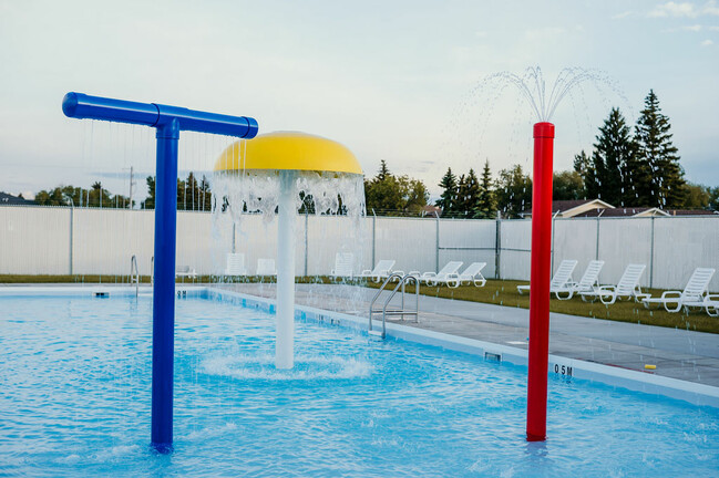 Splash feature running in pool.